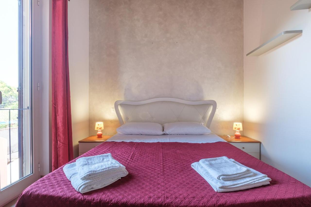 הוילה ברצלונה פוצו די גוטו Casa Vacanza Josephine מראה חיצוני תמונה